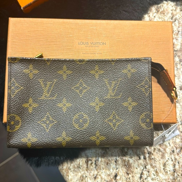 🎀Louis Vuitton pouch🎀 - Picture 1 of 16